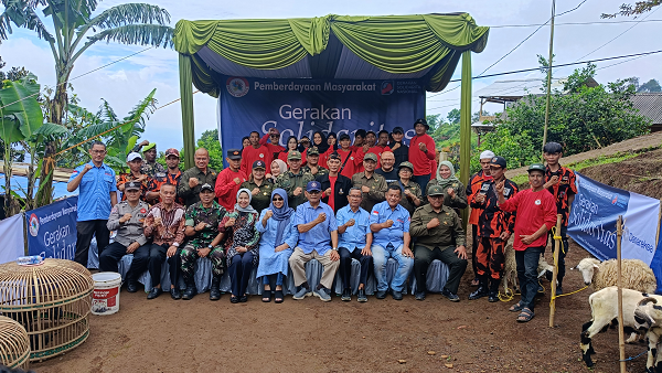 Foto_bersama_pemberdayaan_masyarakat_di_bogor.png